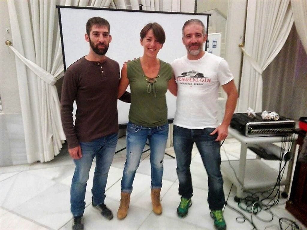 En la conferencia de Susana Gomes Castiñena, experta corredora de ultra trail y ultra fondo y enamorada de las pruebas extremas en el ártico. Finalista de las 350 millas de la Iditarod Trail Ivitational. También Acompañado con Ismael, un grandísimo corredor de ultra trail, que sin su fundamental ayuda no me hubiera ni pensado esta aventura.