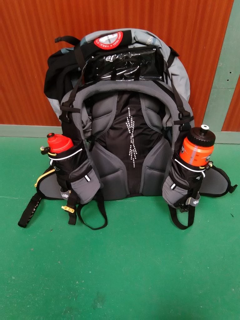 Mochila de 20 litros especial para carreras en autosuficiencia para el desierto...con mi equipo polar...