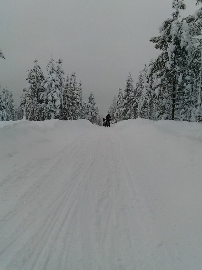 Sendero duro para las fatbikes, en este tramo feu facil alcanzarlos debido a que iban más tiempo empujando que pedaleando sus bicis.
