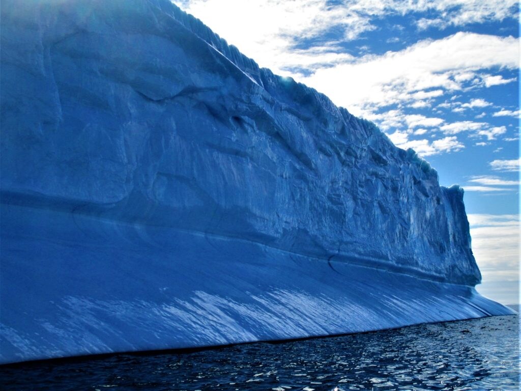 Iceberg isla de hielo. Fiordo 