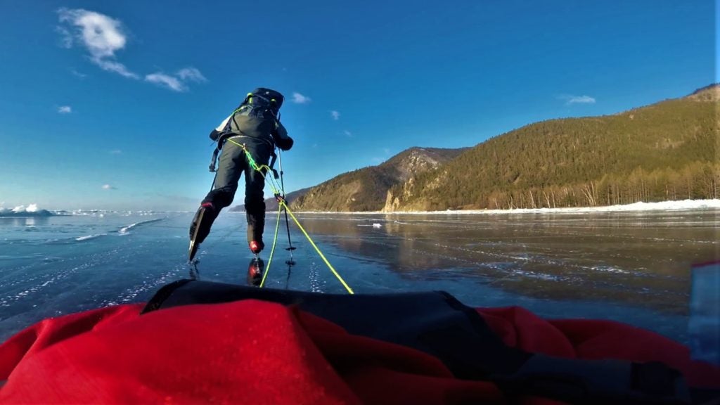 A pesar de la gran dureza del hielo del lago Baikal, la configuración bota-patin resistió los casi 480 kilómetros de travesía.