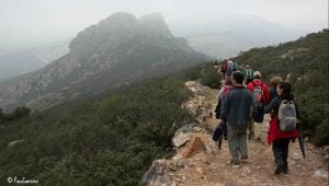 Caminantes en la Sierra de Hornachos. / PACO CARRERES