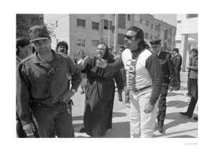 Mejor un gesto de paciencia y aguantar el chaparrón de los vecinos (1997).