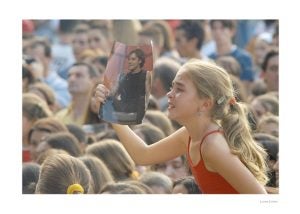 Rostro emocionado de una niña que ve por primera vez a su ídolo (2002).