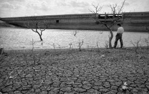 El embalse del Guadiloba casí vacío durante la sequía de 1991.