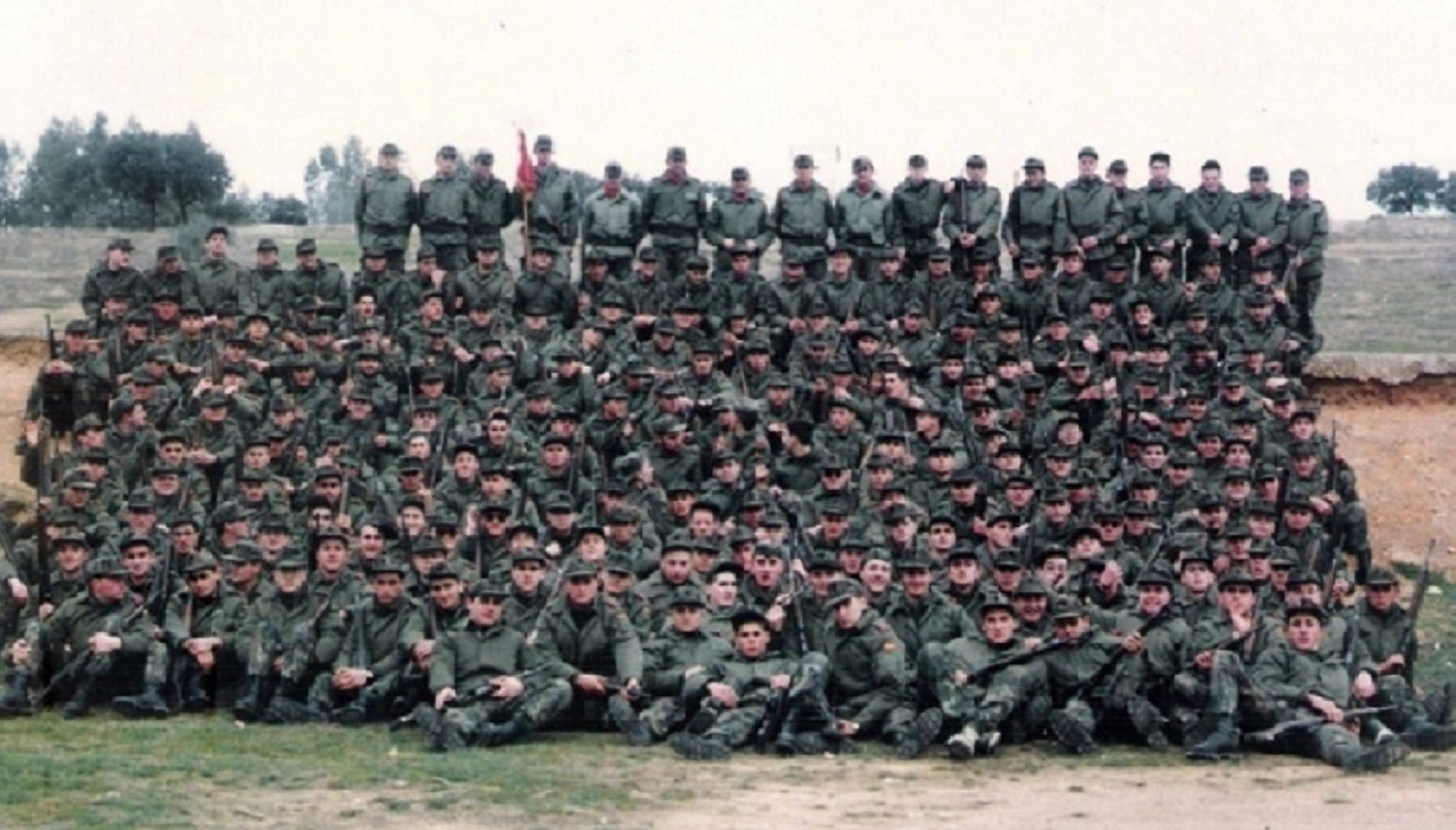 1990 (y 2) En busca de amigos de la mili, el sargento Barroso y 'La Cueva' Dices tú de mili