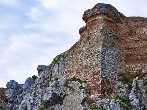 Torre sobre rocas./ Víctor Gibello