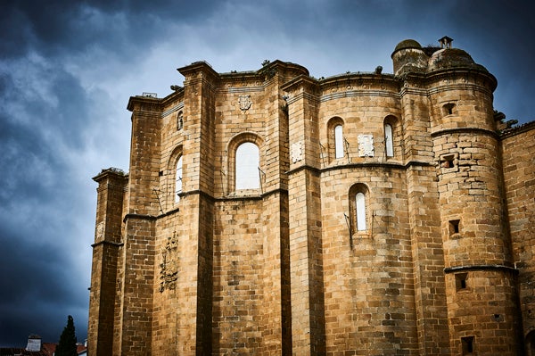 Ábsides de la iglesia del Conventual de San Benito. / Víctor Gibello. 