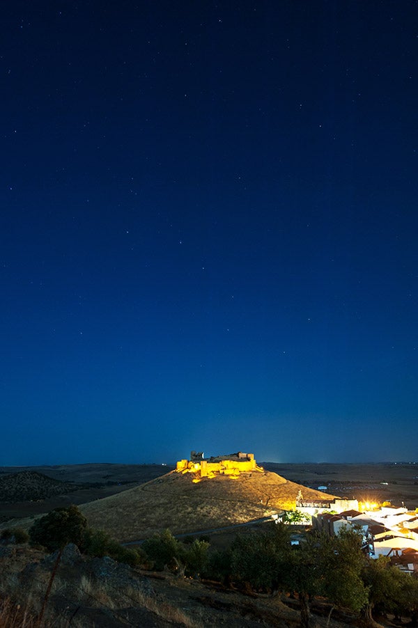 Montemolín en la noche / Víctor Gibello