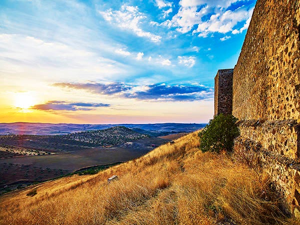 Puesta de sol desde la fortaleza / Víctor Gibello