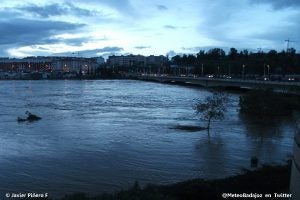 Las nubes se abrieron un ratito y nos dejó disfrutar del atardecer reflejado en el río.